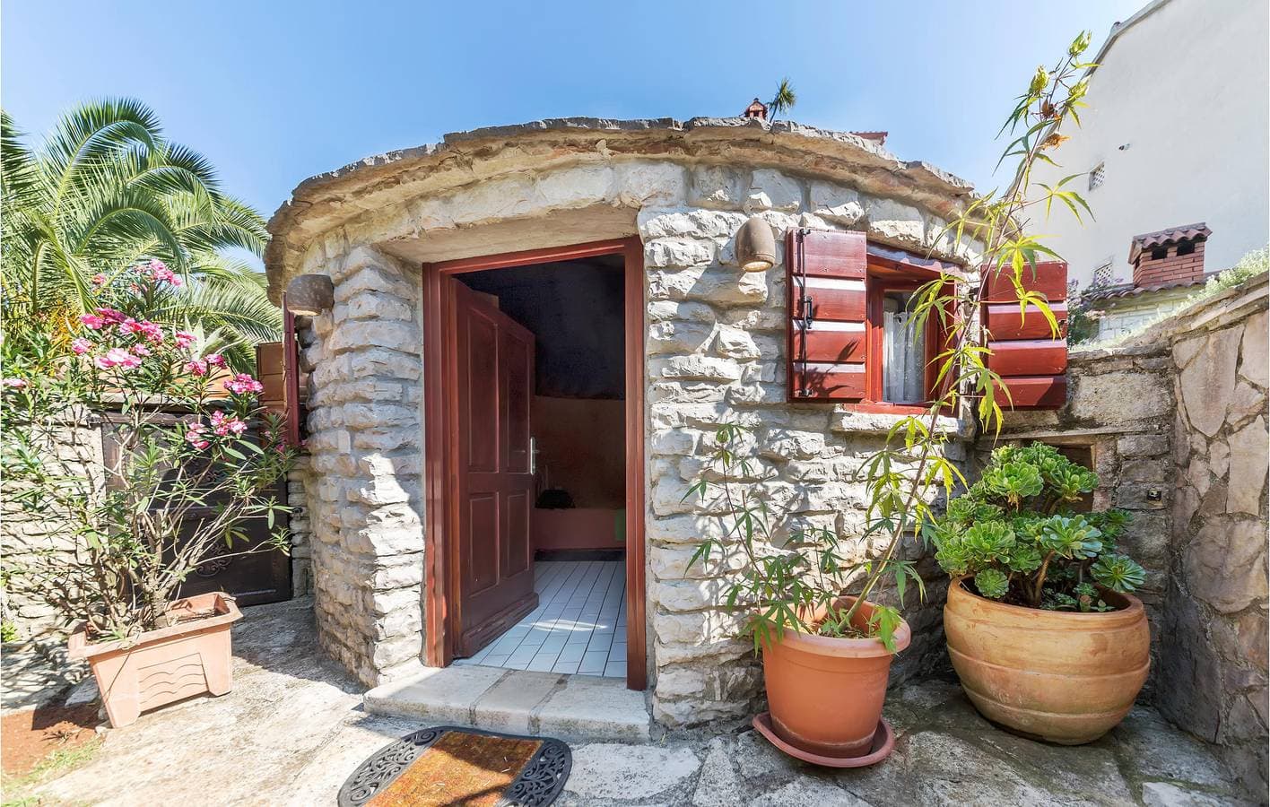 Foto 2 von 23: Charmante Ferienwohnung mit Terrasse, WLAN und Zugang zum Strand – der ideale Urlaubsort!