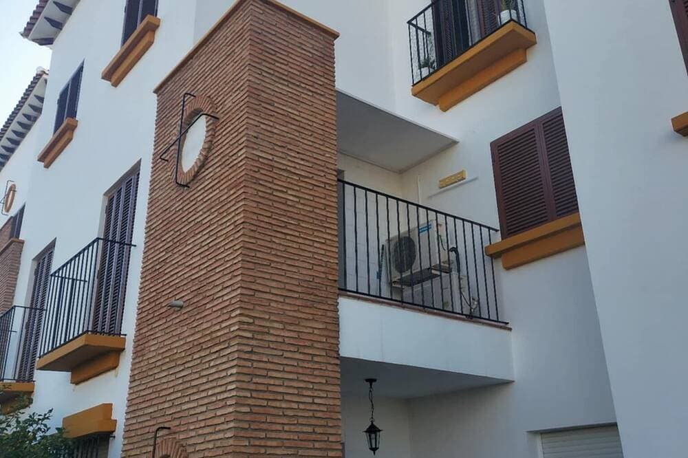 Foto 8 von 26: Fantastische Familienwohnung mit Innen-/Außenpools & Gärten, Sicherer Parkplatz