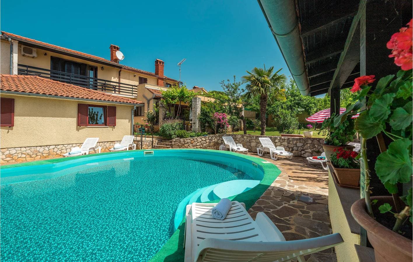 Foto 6 von 26: Apartment mit Meerblick, Pool und Terrasse, in der Nähe von Restaurants