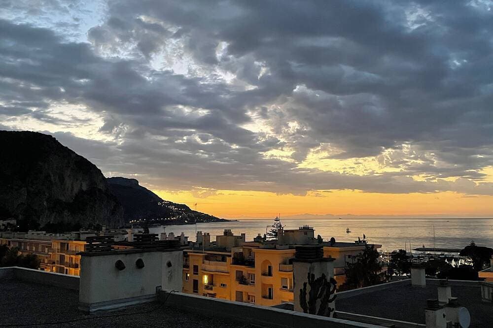 Foto 11 von 21: Penthouse for 2, top location, sea view, parking, elevator, air conditioning.