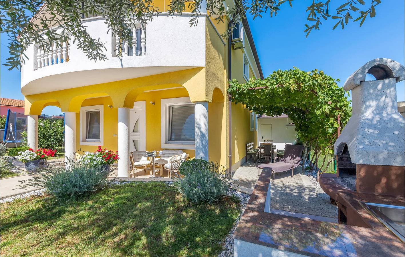 Foto 6 von 38: Modernes Apartment mit Terrasse in der Nähe von Montrin und Maslinova Grana