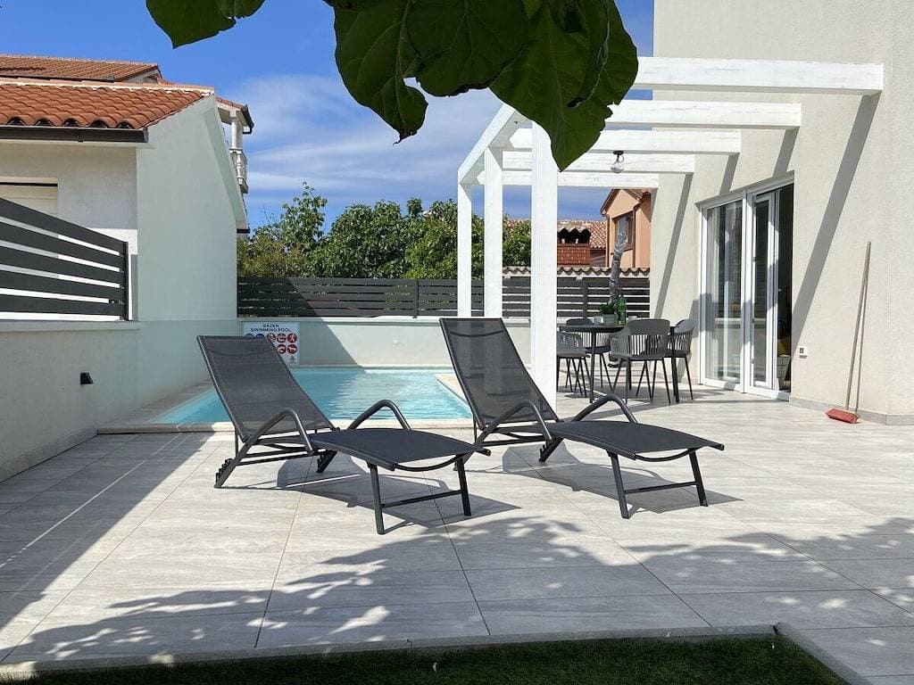 Foto 11 von 42: Ferienhaus in Peroj mit Schwimmbecken