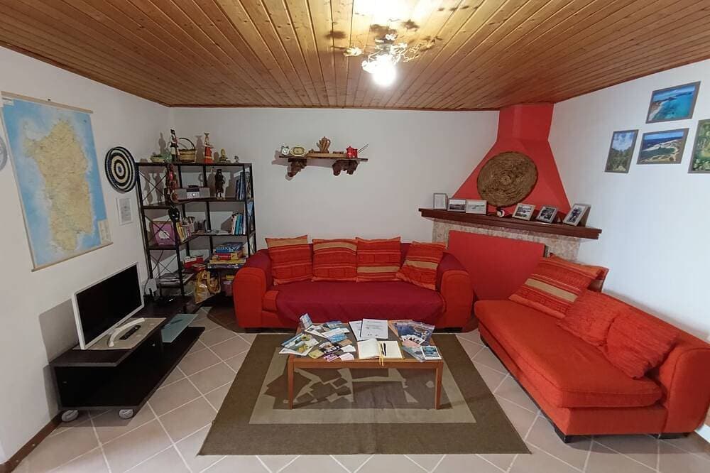 Foto 12 von 30: Casa Vacanze, Stile Campidanese con Tocchi Moderni, a 10 min dal Mare