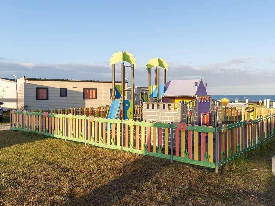 Foto 11 von 30: Camping Paradis - La Baie de Ploemeur - Mobilheim 2 personen - Mobil Home Komfort + 1 Zimmer 2 Personen, 16 m² (Modell 2020)