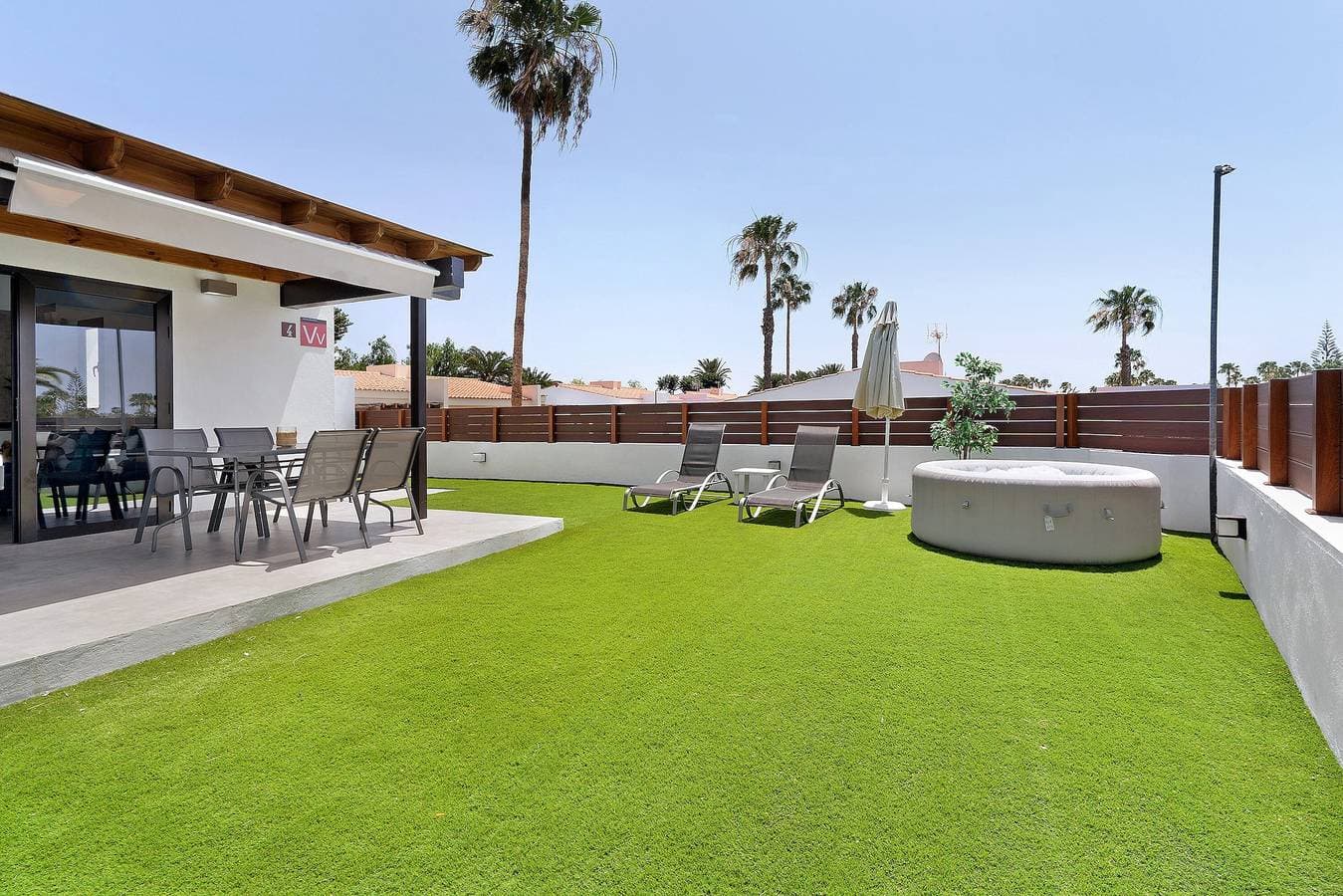 Casa Luna Kingbed and Jacuzzi 1