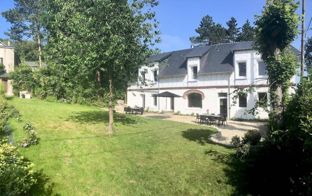 Foto 8 von 57: Six-Bedroom Villa