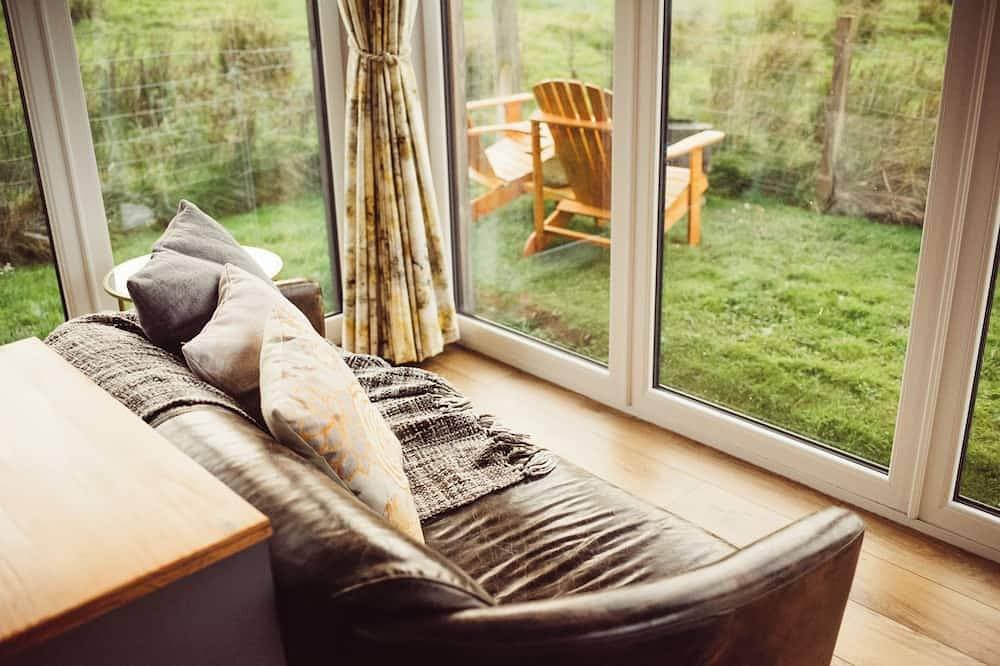 Foto 10 von 30: Luxury self-catering cabin - panoramic mountain views, short walk from the beach