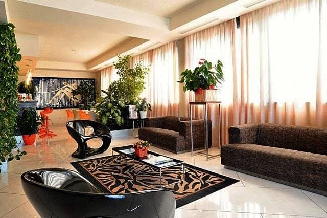 Inn Hotel 1