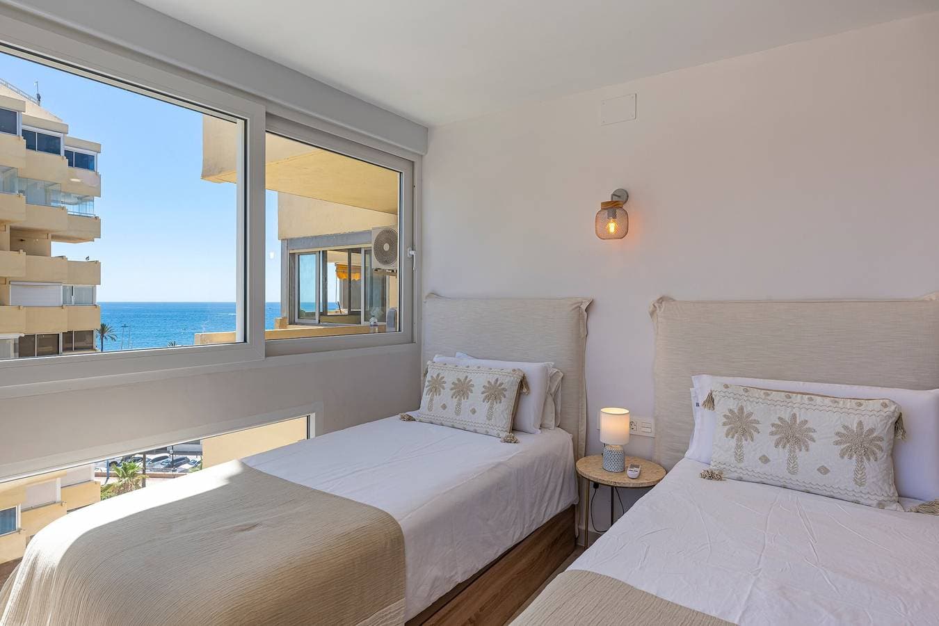 Foto 11 von 29: Modernes Apartment direkt am Strand auf der Promenade von Marbella