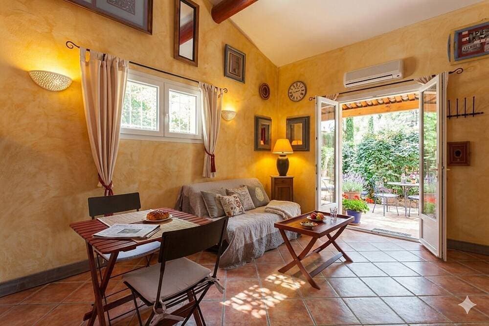 Foto 7 von 30: Charmante Cottages, privater beheizter Pool und Solarium im Innenbereich, privater Außenbereich