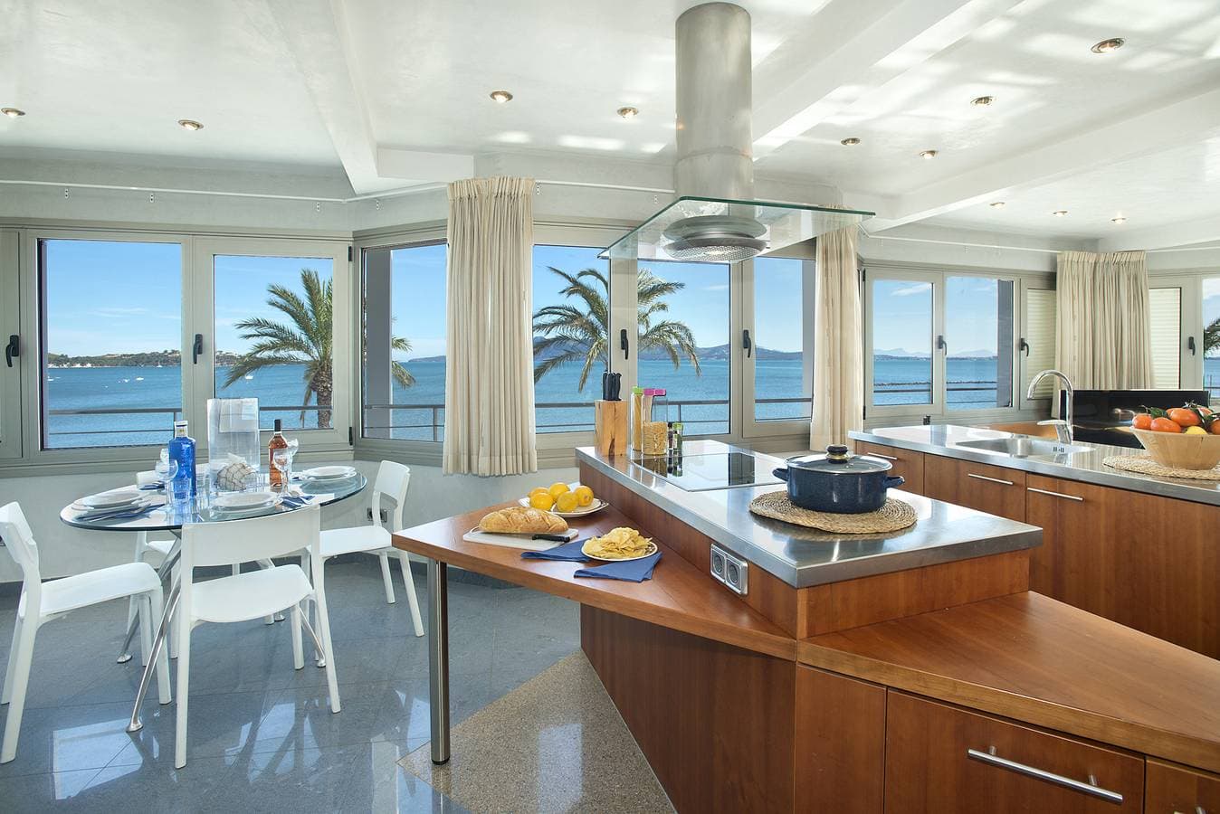 Magnific Apt 2 Sea View 1