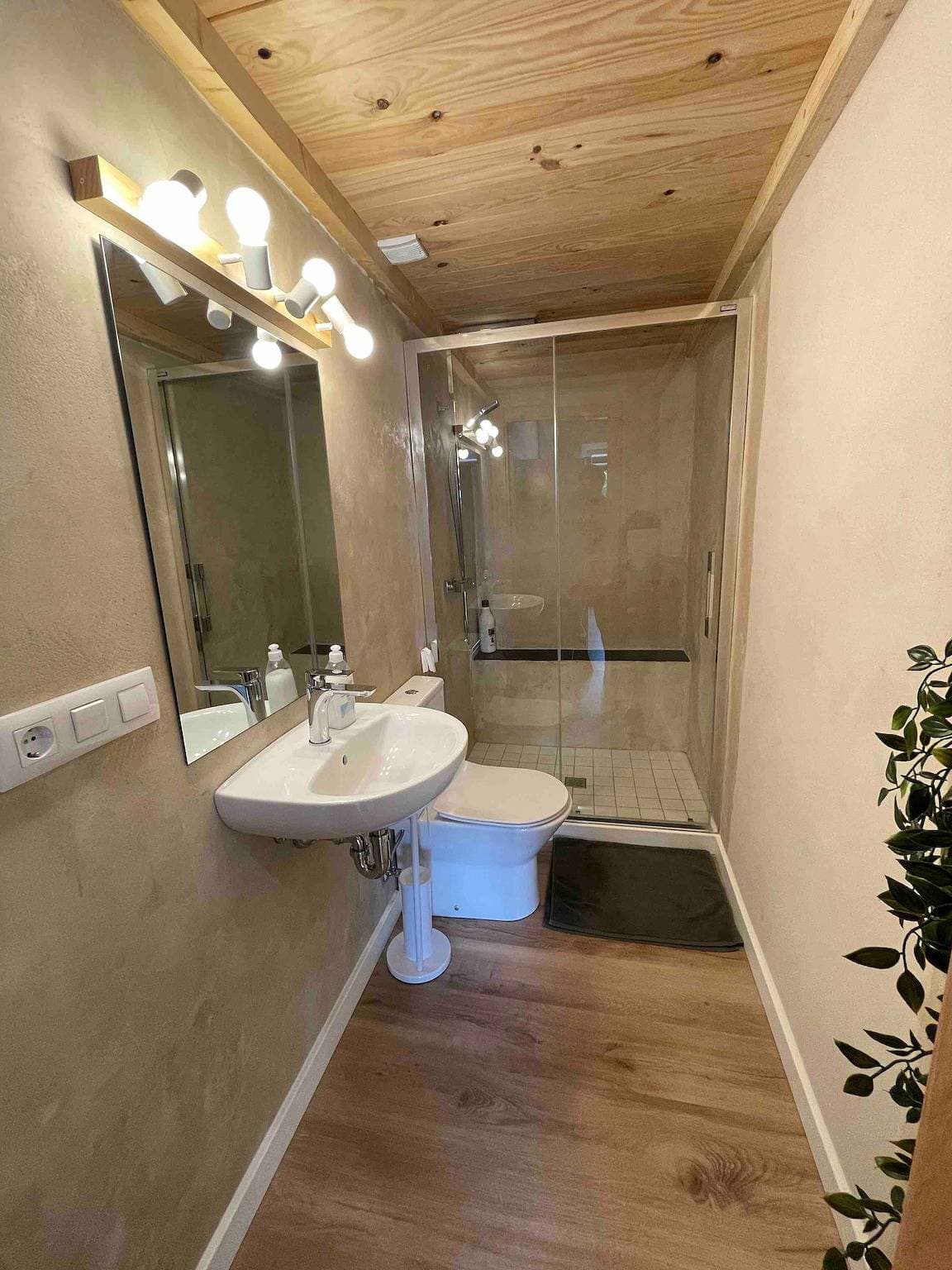Foto 12 von 32: Apartment „Can Padrosa Mini Loft 1“ mit Gemeinschaftspool, WLAN und Klimaanlage