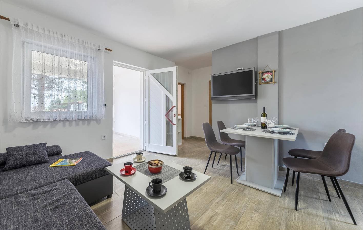 Foto 5 von 31: Gemütliche 1-Zimmer-Wohnung mit Pool und Strandzugang in Fažana