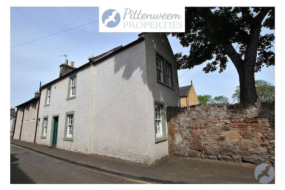 Dolphin Cottage- traditional cottage on Fife Coast 1