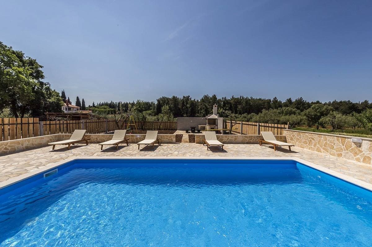Foto 2 von 37: Geräumige Villa Marija Kloštar mit Privatem Pool
