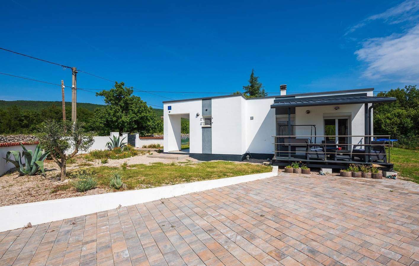 Geräumige 2-Zimmer-Wohnung mit Terrasse, Parkplatz und WLAN in Küstennähe 1