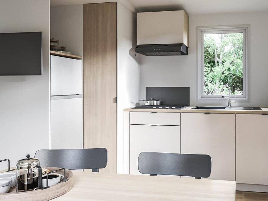 Foto 3 von 28: Camping Chateau de Bouafles - Mobilheim 4 personen - Premium Bord de Seine - 194 - 2 Schlafzimmer