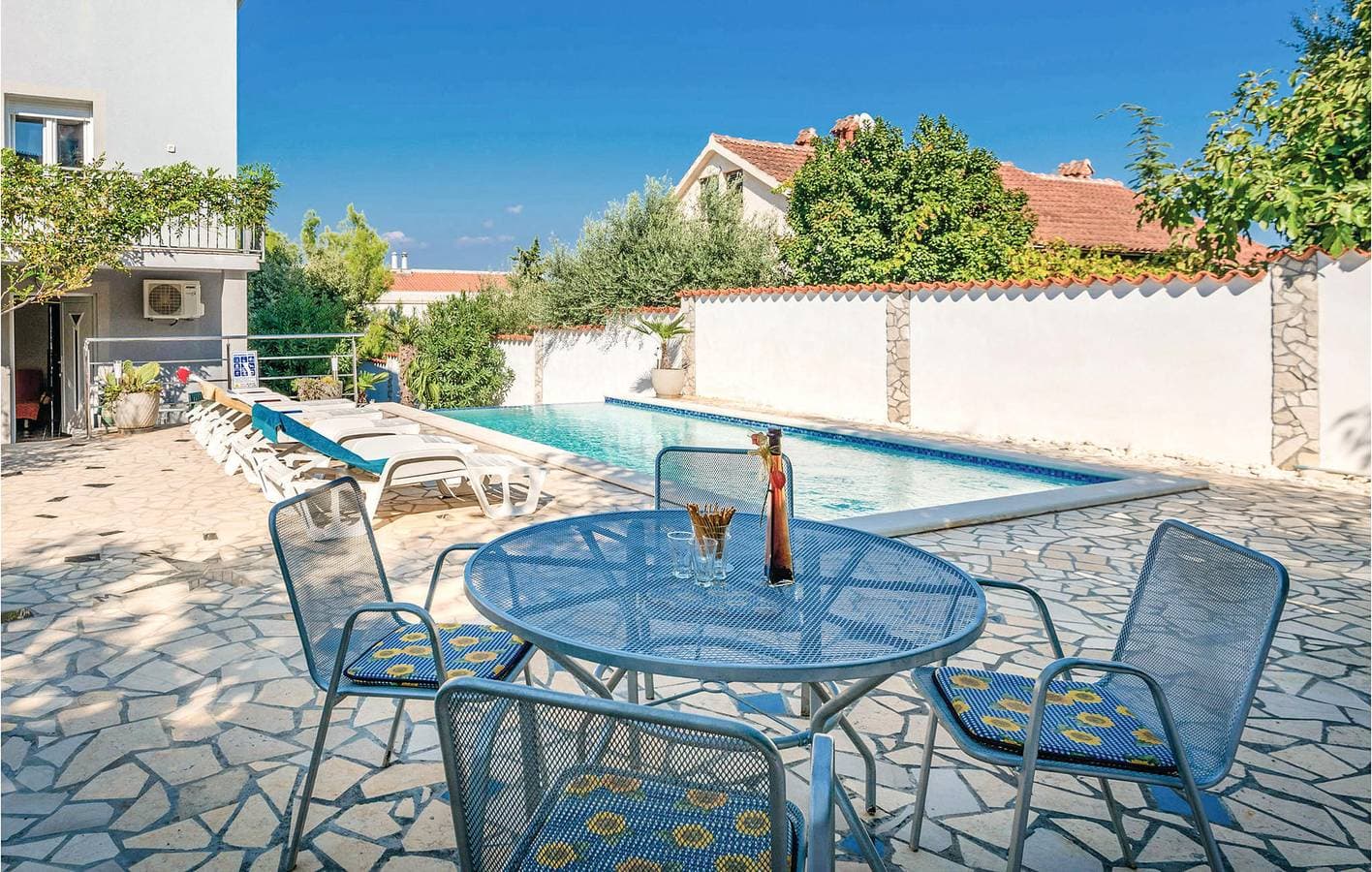 Foto 9 von 30: Gemütliche Ferienwohnung mit Pool, Terrasse und WLAN – nur 1 km vom Strand entfernt!