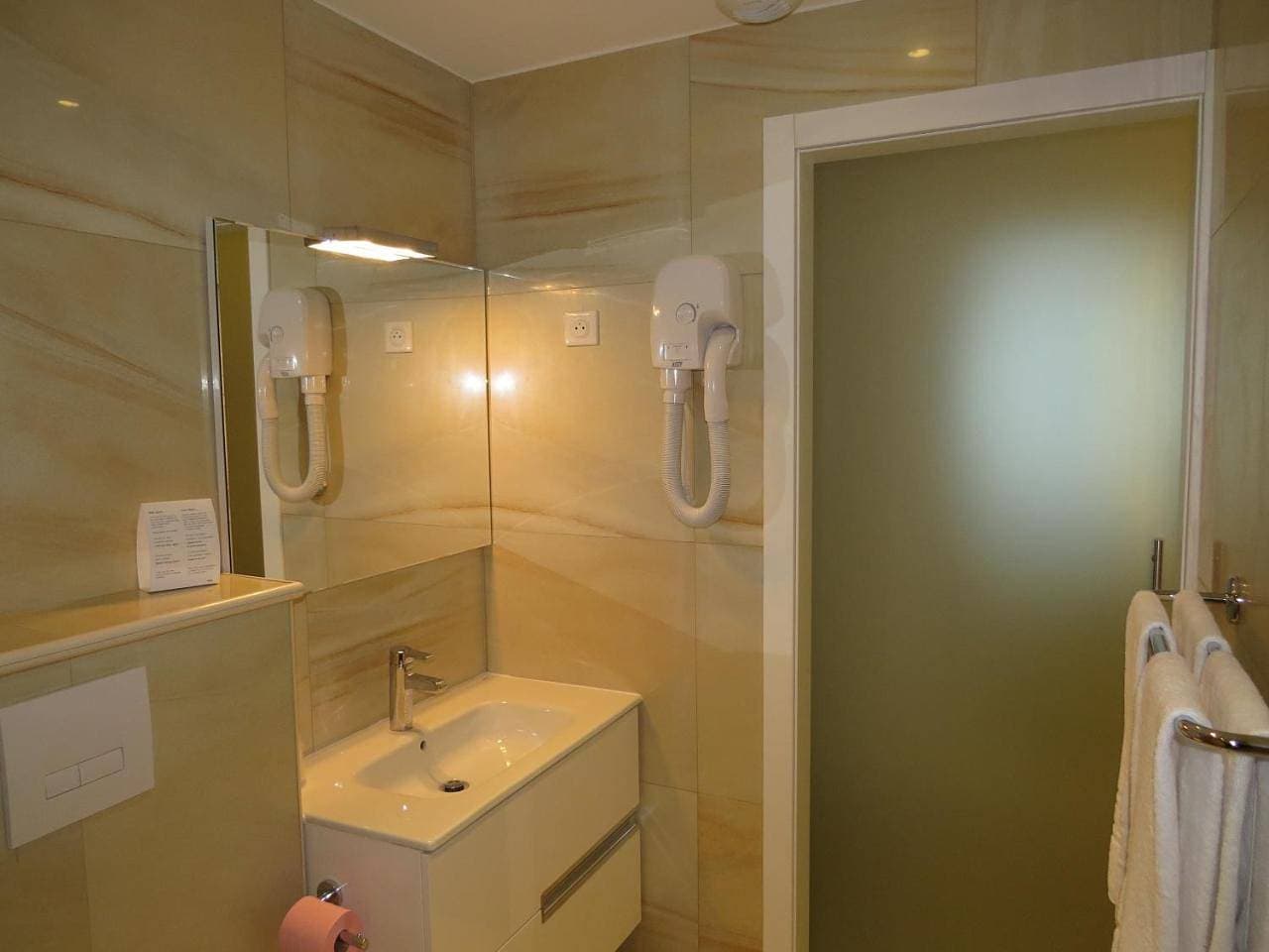 Foto 12 von 27: Double Room with Street View