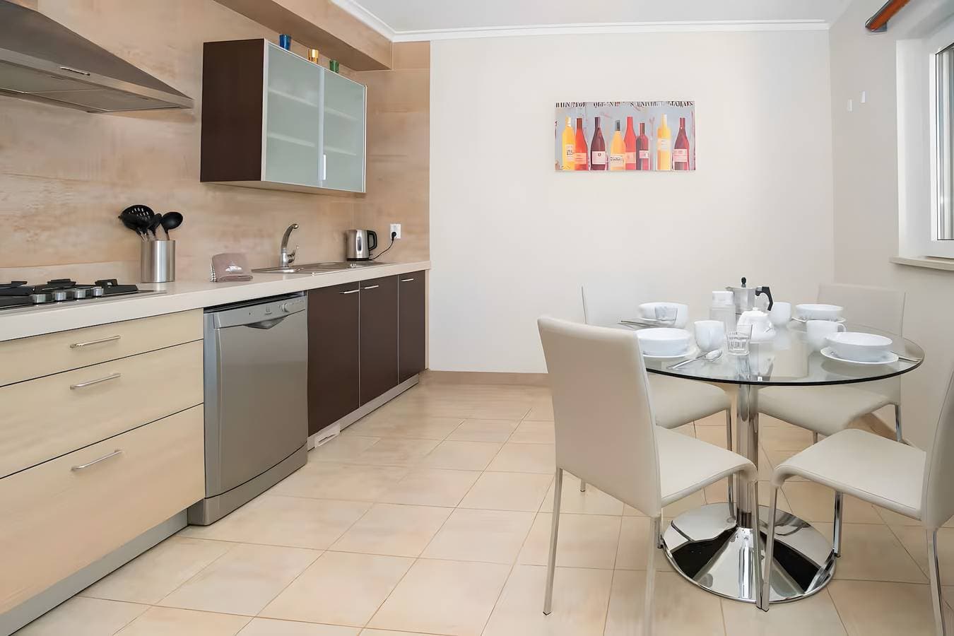 Foto 6 von 19: Geräumiges familienfreundliches 3-Zimmer-Stadthaus mit Terrasse & Pool