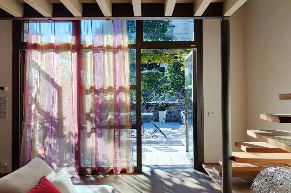 Foto 9 von 23: Green Oasis on Lake Iseo - House with Garden and Terrace 1 Minute from the Water