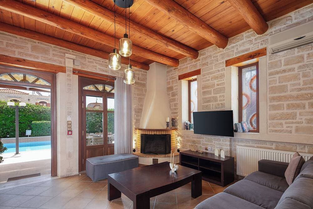 Foto 3 von 30: Familienvilla Elia mit privatem Pool, 2 Minuten zu Fuß zu lokalen Annehmlichkeiten