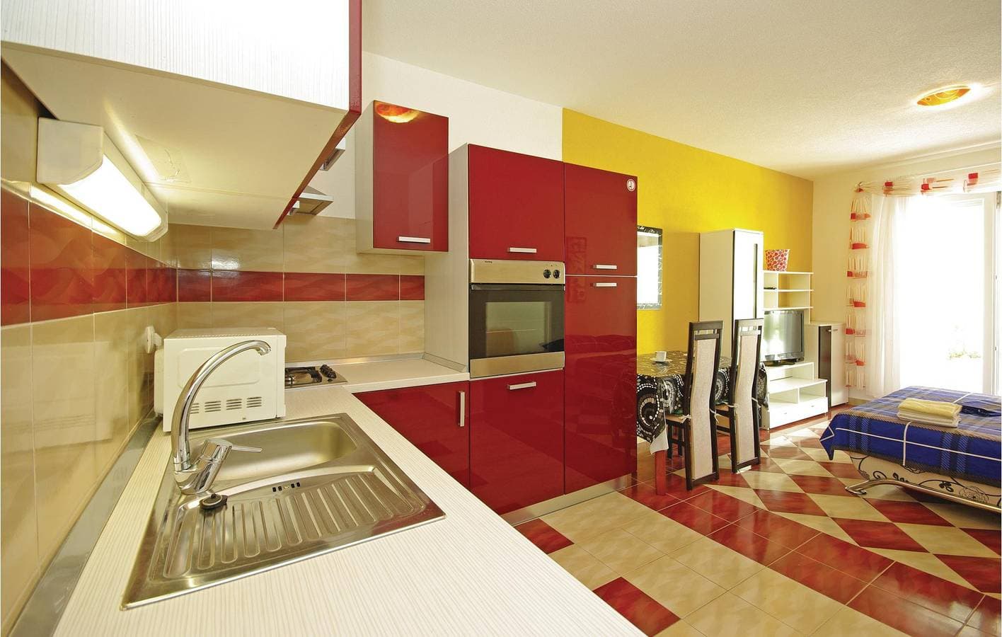 Foto 6 von 18: Gemütliche Ferienwohnung mit WLAN und Terrasse, 800 m von der Küste in Makarska entfernt