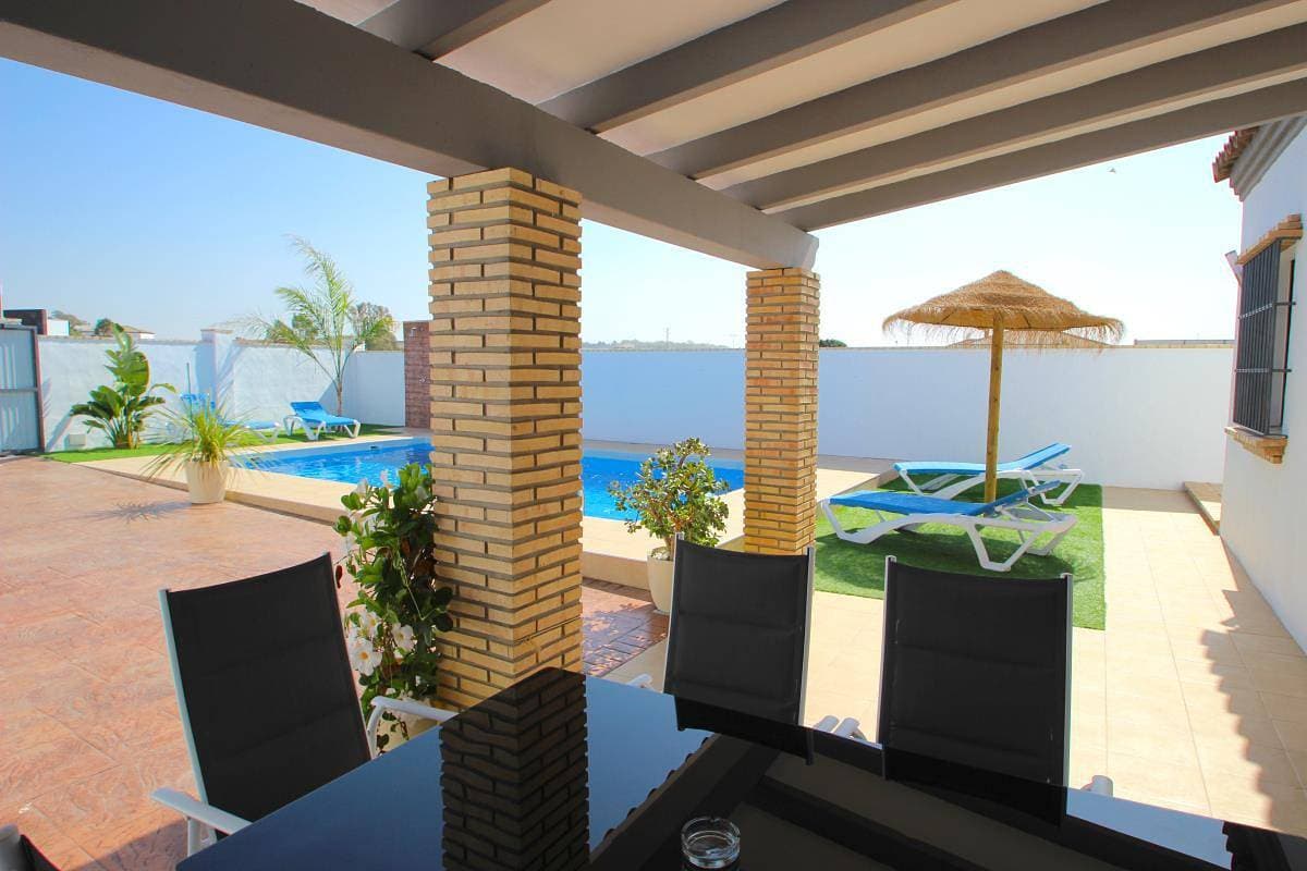 Foto 7 von 14: Großer Privatpool, neu und modern, kompletter Sichtschutz - Casa Manoli -