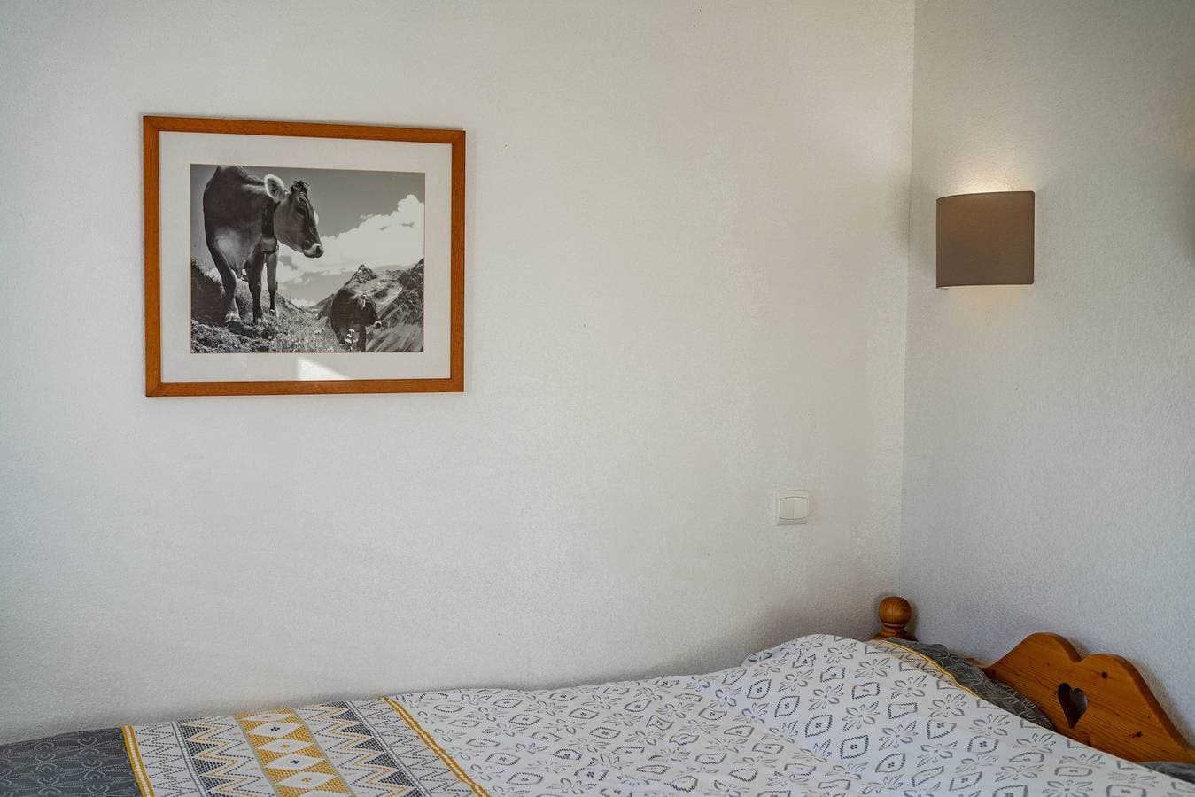 Foto 11 von 19: Ferienwohnung „Le calme de Ax“ mit Bergblick, Gemeinschaftspool und Balkon
