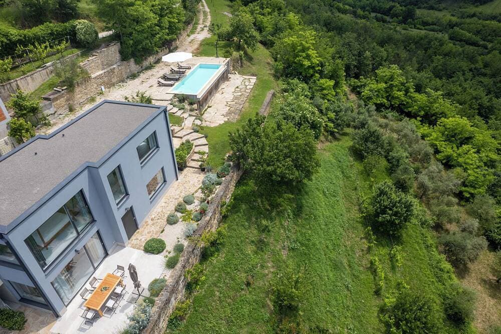 Foto 12 von 30: Villa Majestic Eye with infinity pool in nature paradise near Motovun