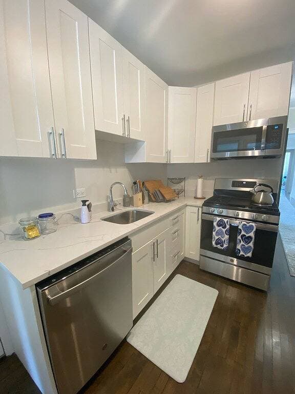 Foto 4 von 19: Luxury vintage condo close to lakefront,  Obama Presidential Center & downtown!