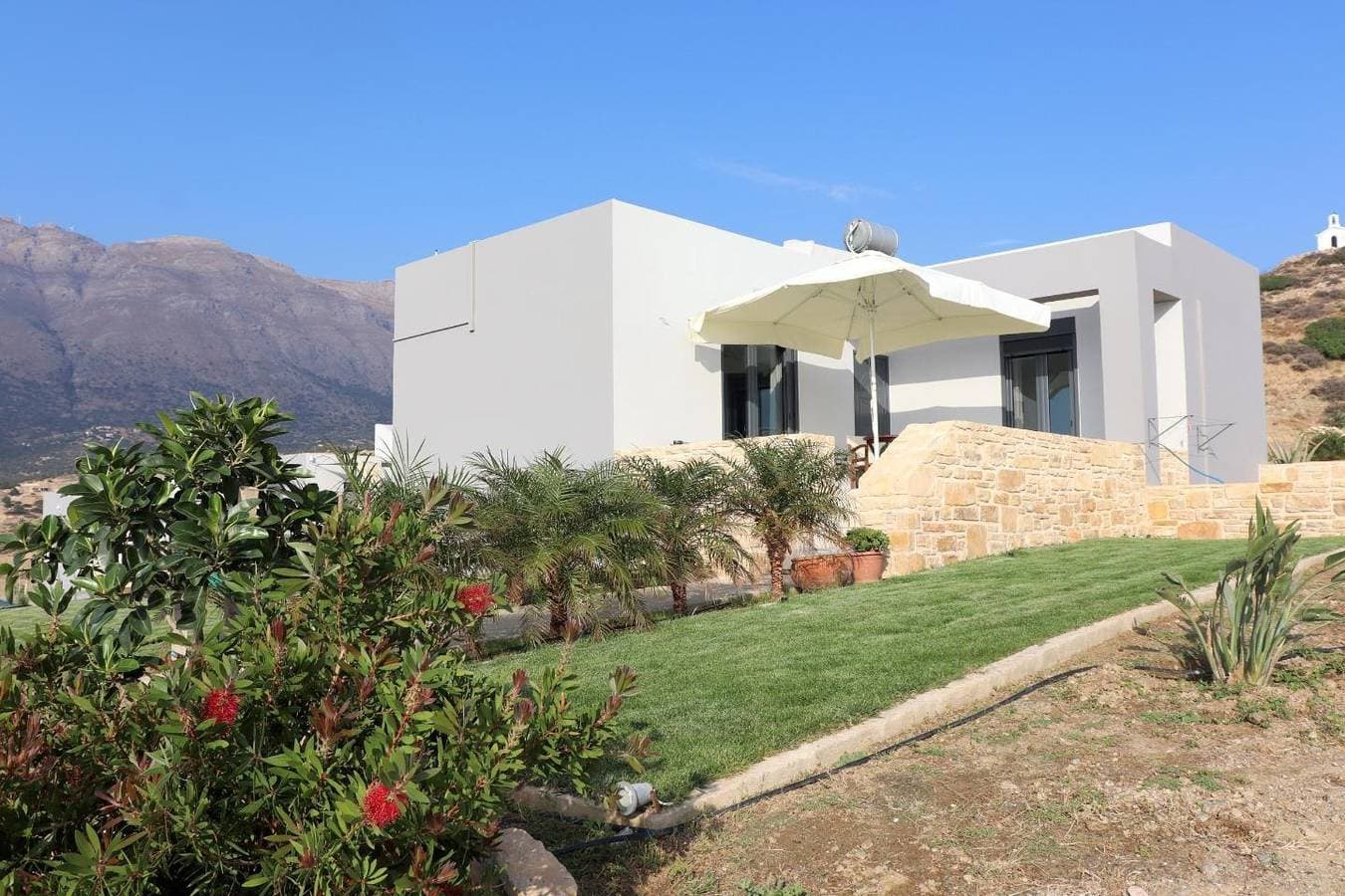 Foto 2 von 41: Weiter Blick auf Landschaft und Meer, Pool, 4 Pers. | Ferienhaus Triopetra, Kreta