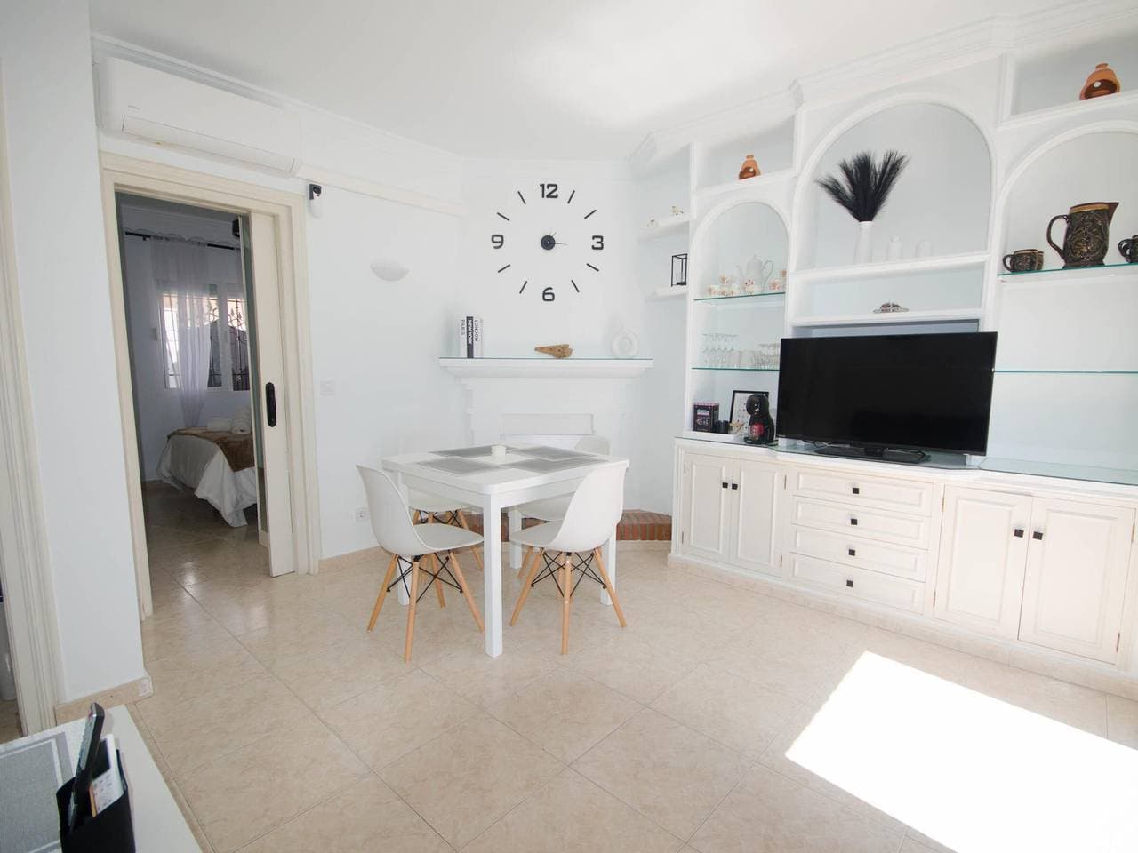 Foto 3 von 25: Strandbungalow in Estepona mit privatem Patio und Klimaanlage