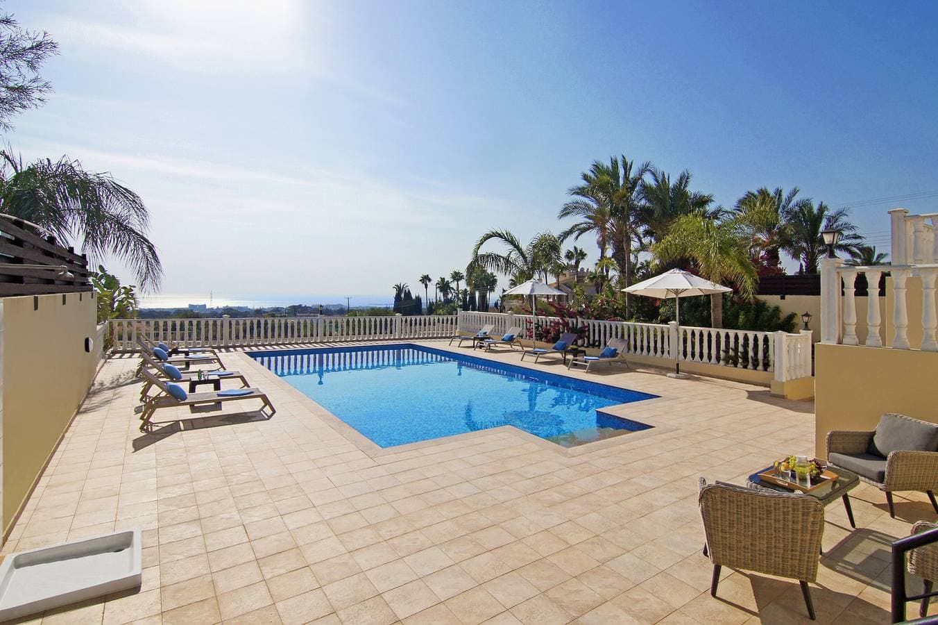 Foto 8 von 40: Villa für 8 Personen mit Balkon
