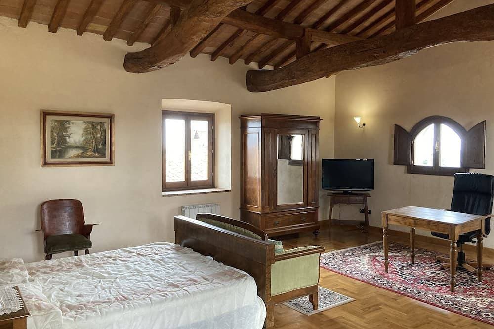 Foto 2 von 30: Altes mittelalterliches Dorf nahe Florenz, Chianti-Hügeln, 6 Räume 8 Personen