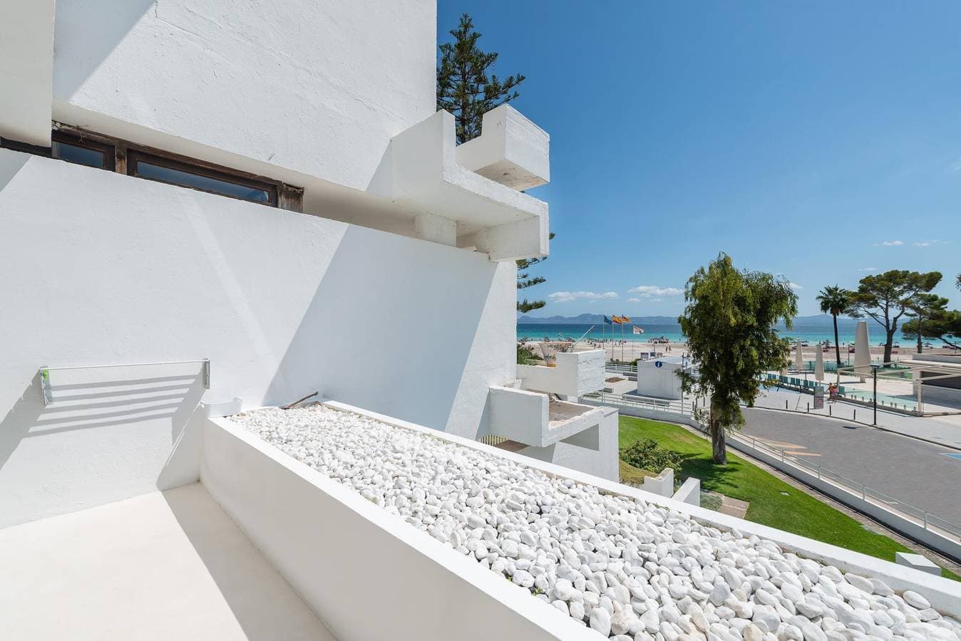 Foto 2 von 27: Sa Nacra - Modernes Apartment mit fantastischem Meerblick, nur 50 m vom Strand entfernt. Ideal für Paare. WiFi gratis