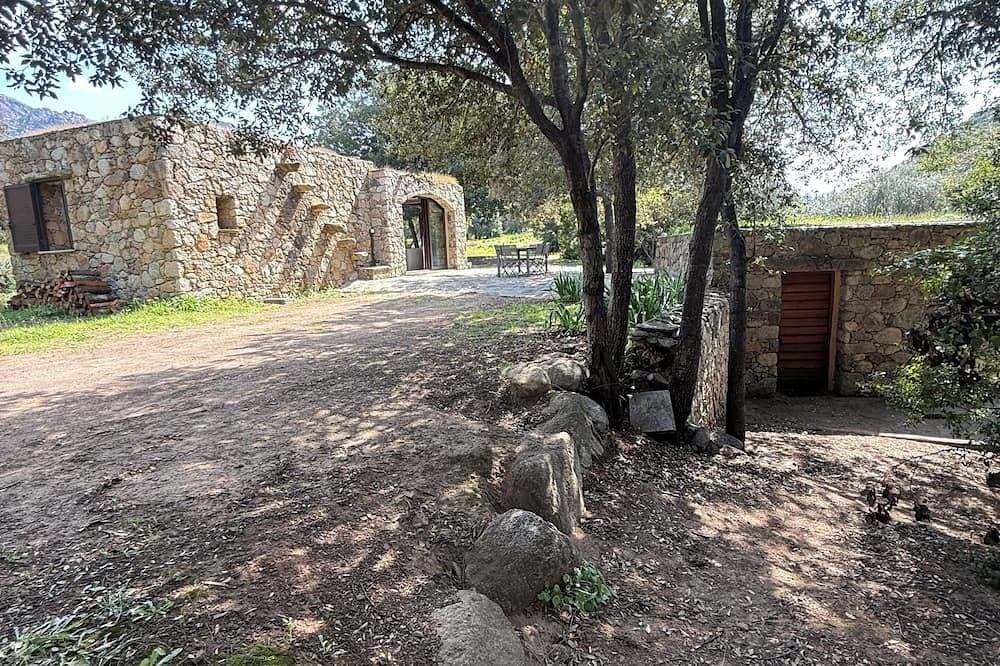 Comfortable sheepfold close to the beach and all amenities in an 8-hectare estate 1