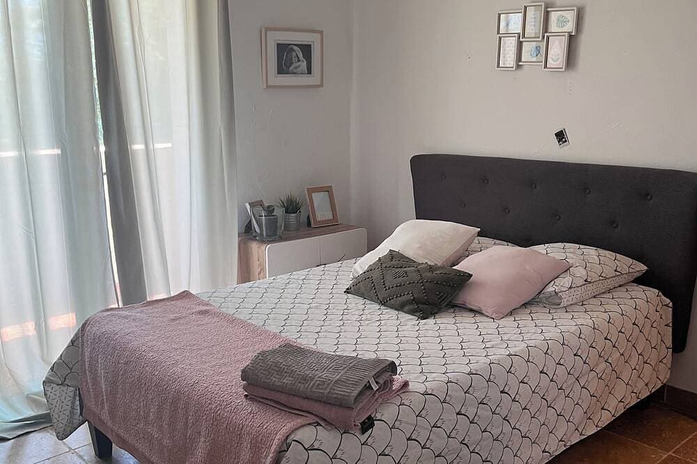 Foto 2 von 30: Charming house 180m2, very quiet, swimming pool, enclosed grounds. 1/4 h from beaches