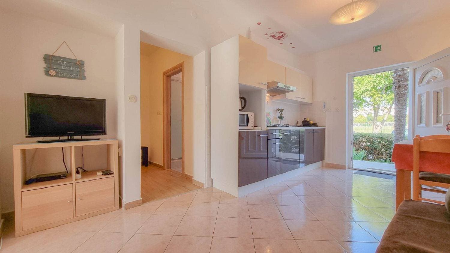 Foto 6 von 32: Bezauberndes Apartment nur 250 Meter zum Strand mit Garten, Klima, Waschmaschine