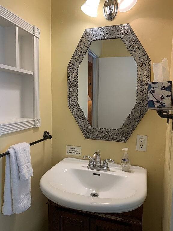 Room 4️⃣- a beautiful studio in boutique hotel,  a few steps from Downtown Ps 🌺 1