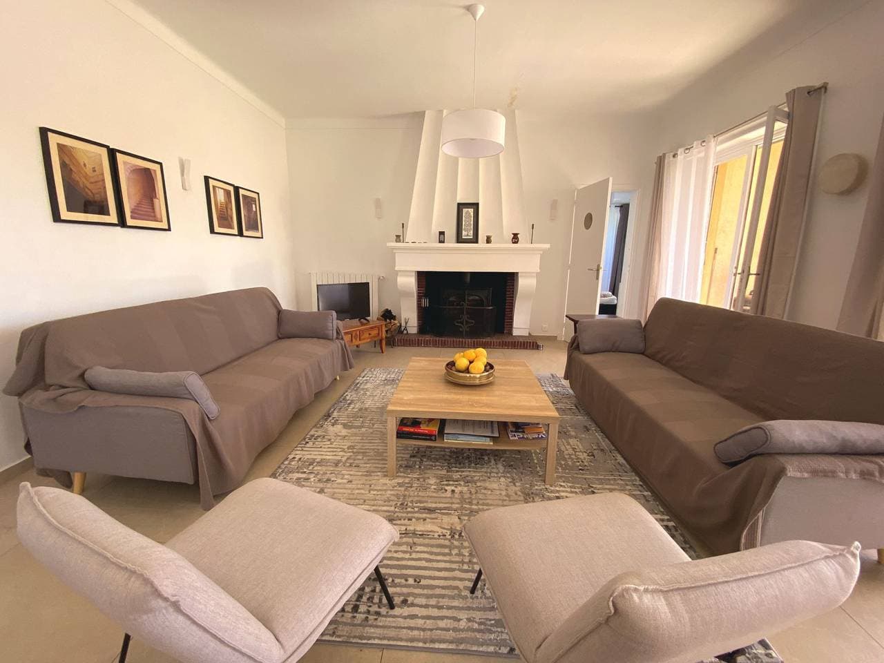 Foto 2 von 32: Geräumige und elegante Villa mit großem Garten, Swimmingpool und 3 Schlafzimmer