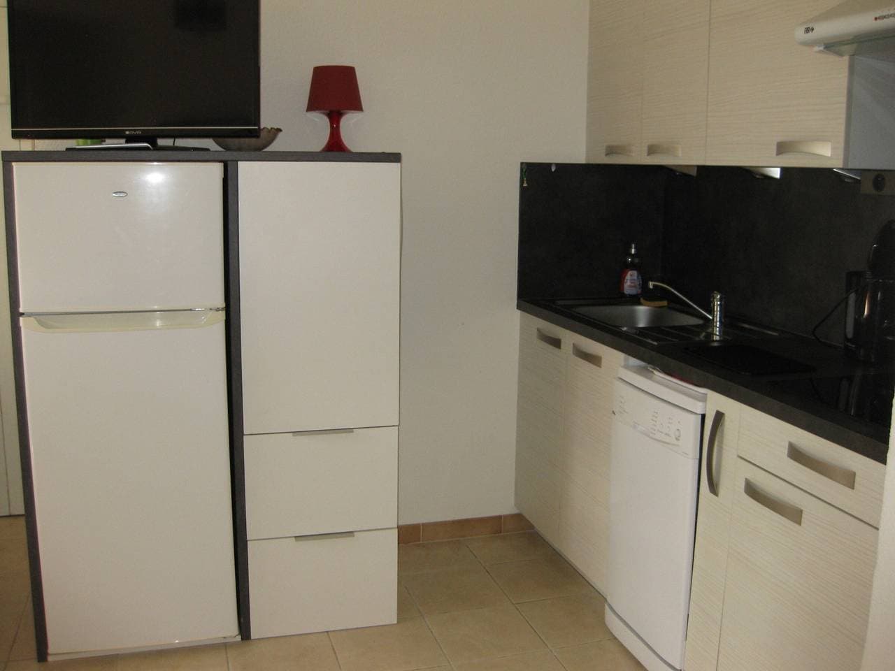 Foto 5 von 16: Saint-Cyprien: Eg T3, Terrasse, Parkplatz, 600m vom Strand entfernt