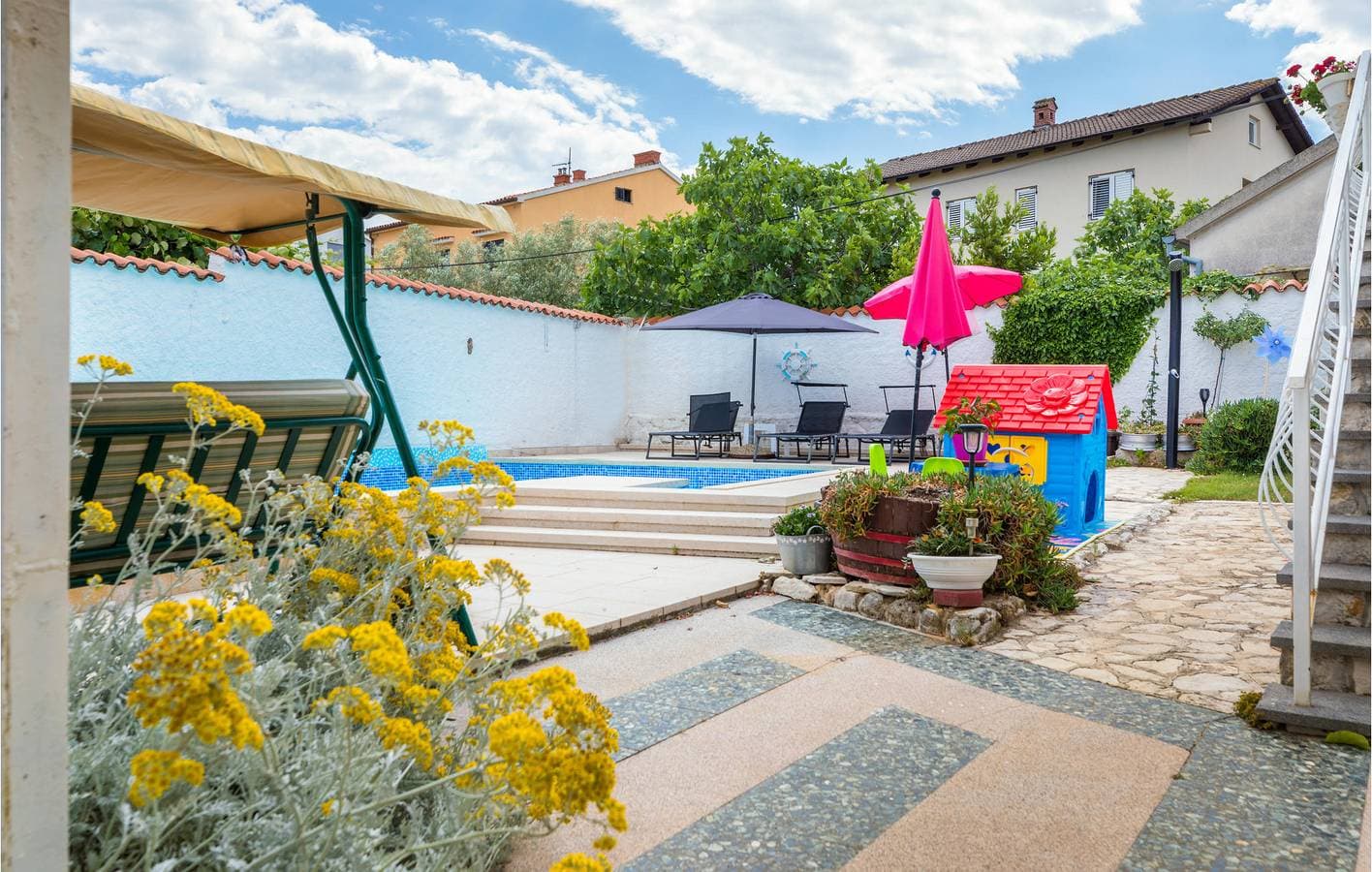 Foto 4 von 19: Charmante 2-Zimmer-Wohnung mit Pool, Parkplatz und WLAN – 2,5 km vom Strand entfernt