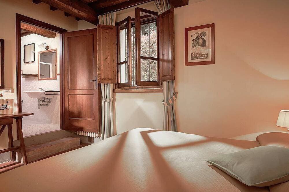 Foto 2 von 27: Casa Ramisia B: A characteristic and welcoming two-story apartment surrounded by a wonderful park, with Free Wi-Fi.