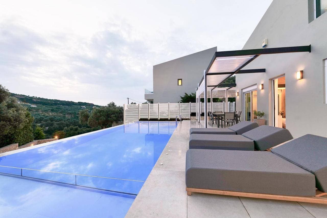 Moly - Luxury Villa with Heated Private Pool 1