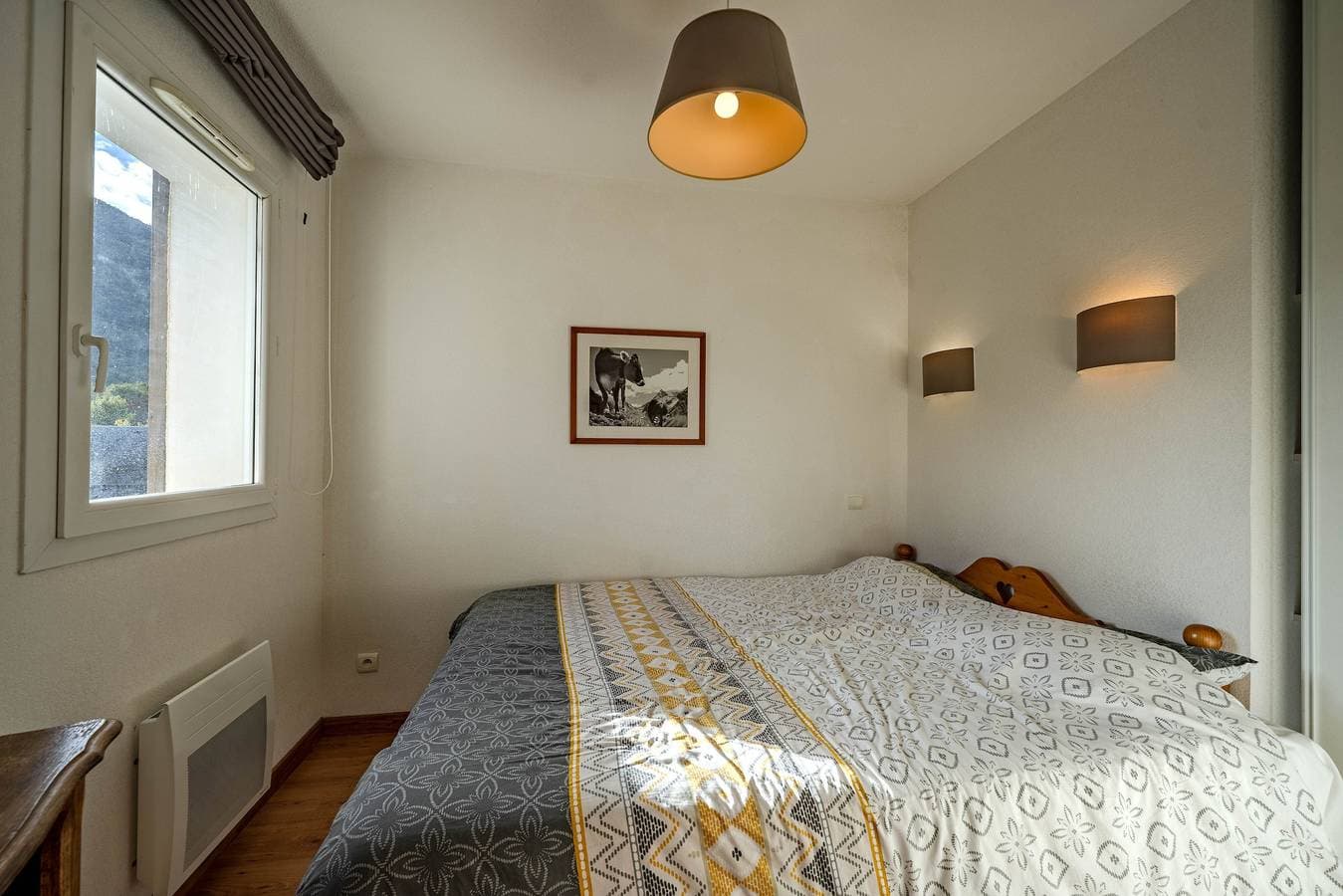 Foto 9 von 19: Ferienwohnung „Le calme de Ax“ mit Bergblick, Gemeinschaftspool und Balkon