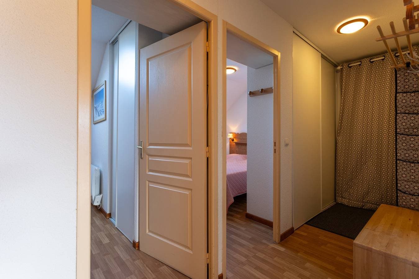 Foto 13 von 20: Appartement 'Les Granges – Panoramablick' mit Bergblick, Gemeinschaftspool und Balkon