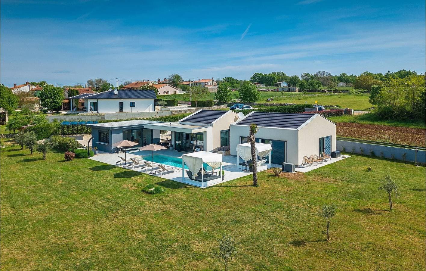 Foto 6 von 61: Reizende 2-Zimmer-Wohnung mit Pool und Parkplatz in der Nähe von Kringa
