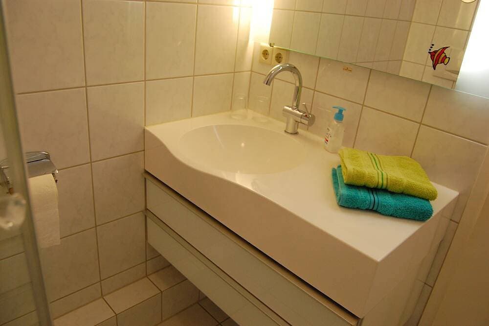 Foto 5 von 30: Exklusive, seenahe Ferienwohnung in einer Wohnanlage mit parkähnlichem Garten