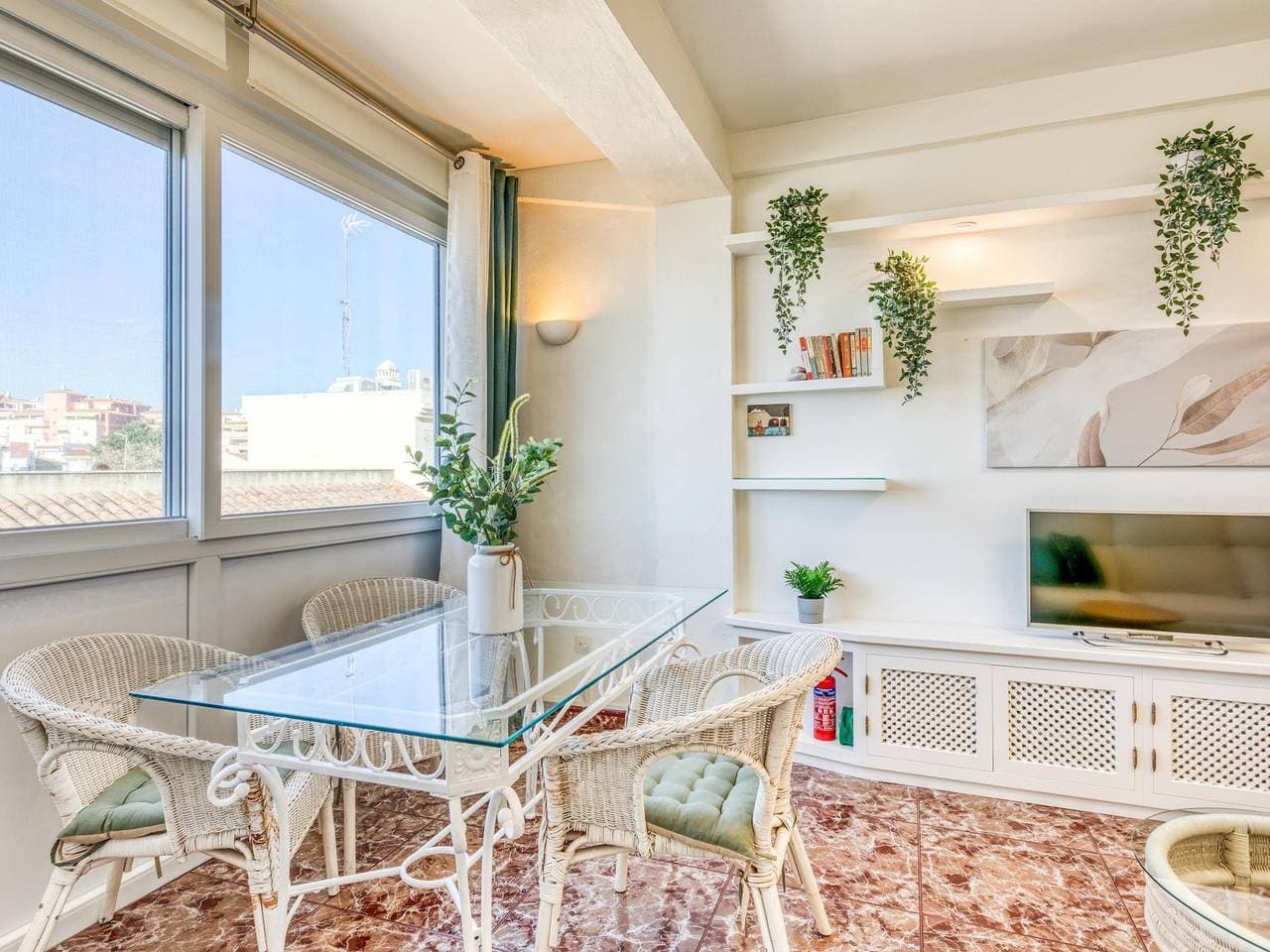 Foto 8 von 12: Zentrales Apartment mit Wohnzimmer, Küche, Schlafzimmer und Bad - Estepona